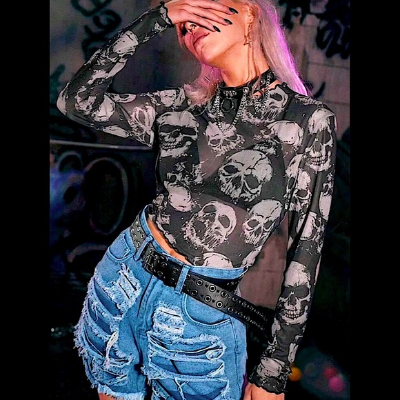 Tortured skulls💀 mesh long sleeve top - Picture 3 of 6
